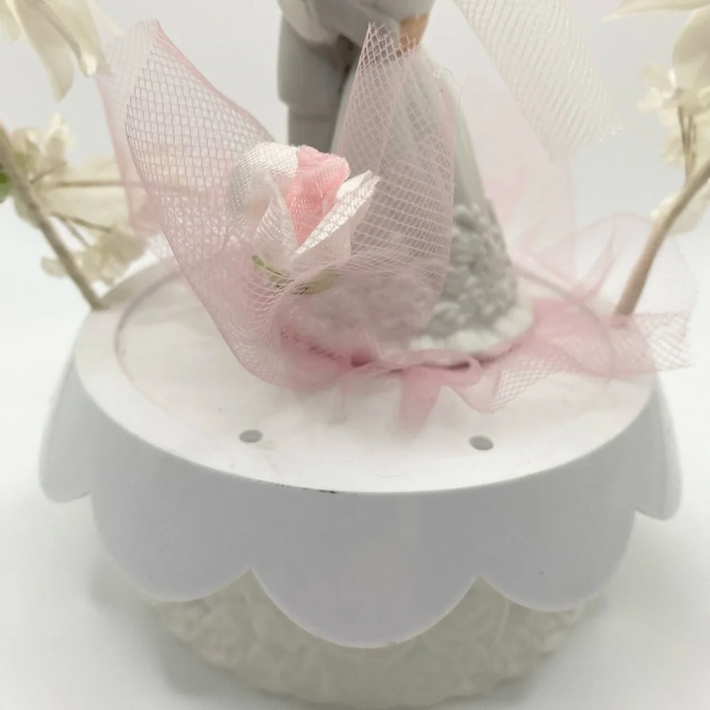 VTG 50s 60s Wedding Cake Topper Porcelain Bride & Groom Couple in Flower Arch